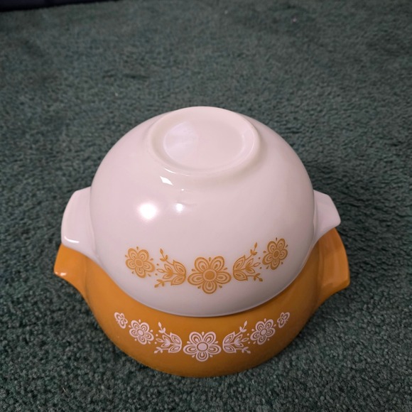 Vintage Pyrex Butterfly Gold Cinderella Nesting Mixing Bowls Set of 2 Milk Glass - Picture 2 of 11